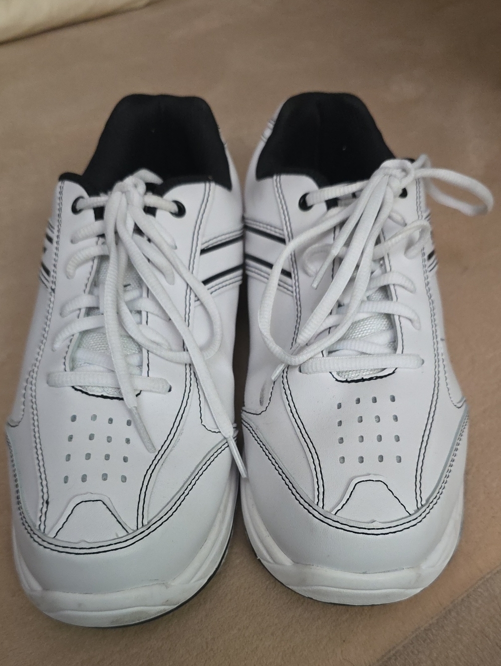 Men's White Athletic Sneakers with Black Accents - Lightweight Support